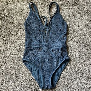 BECCA SIZE SMALL ONE PIECE SWIMSUIT GRAY